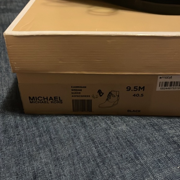 Barely worn MK bootie - Picture 5 of 5